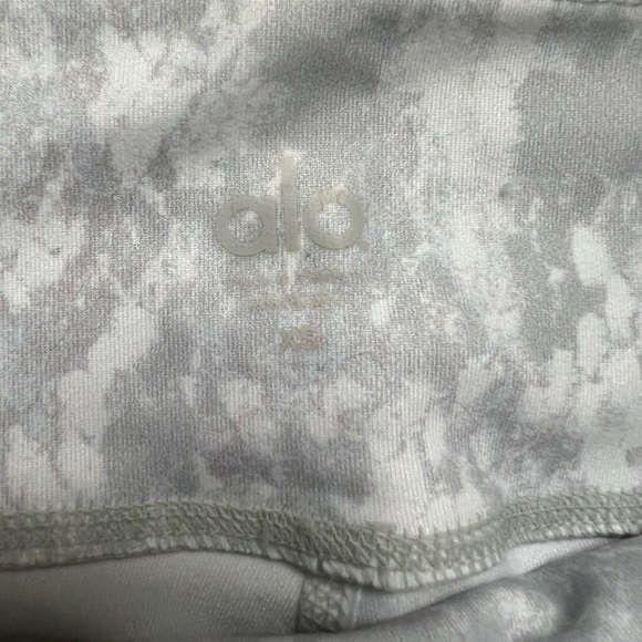 Alo Yoga leggings white snake print - Picture 3 of 3